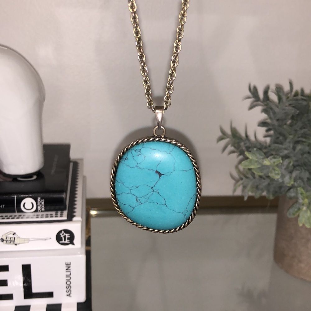 Blue stone pendant necklace